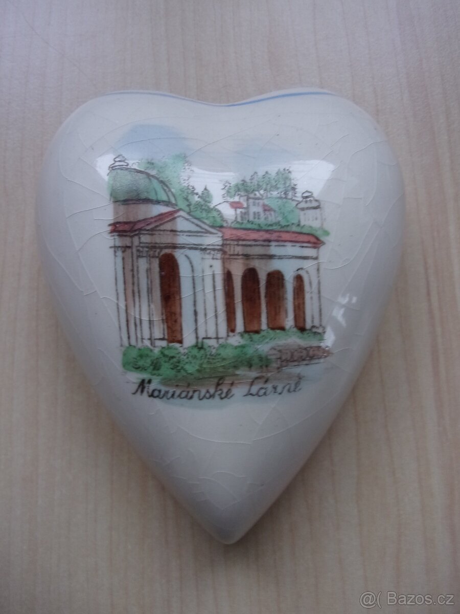 STARÁ PORCELÁNOVÁ VÁZA NA ZEĎ - MARIÁNSKÉ LÁZNĚ