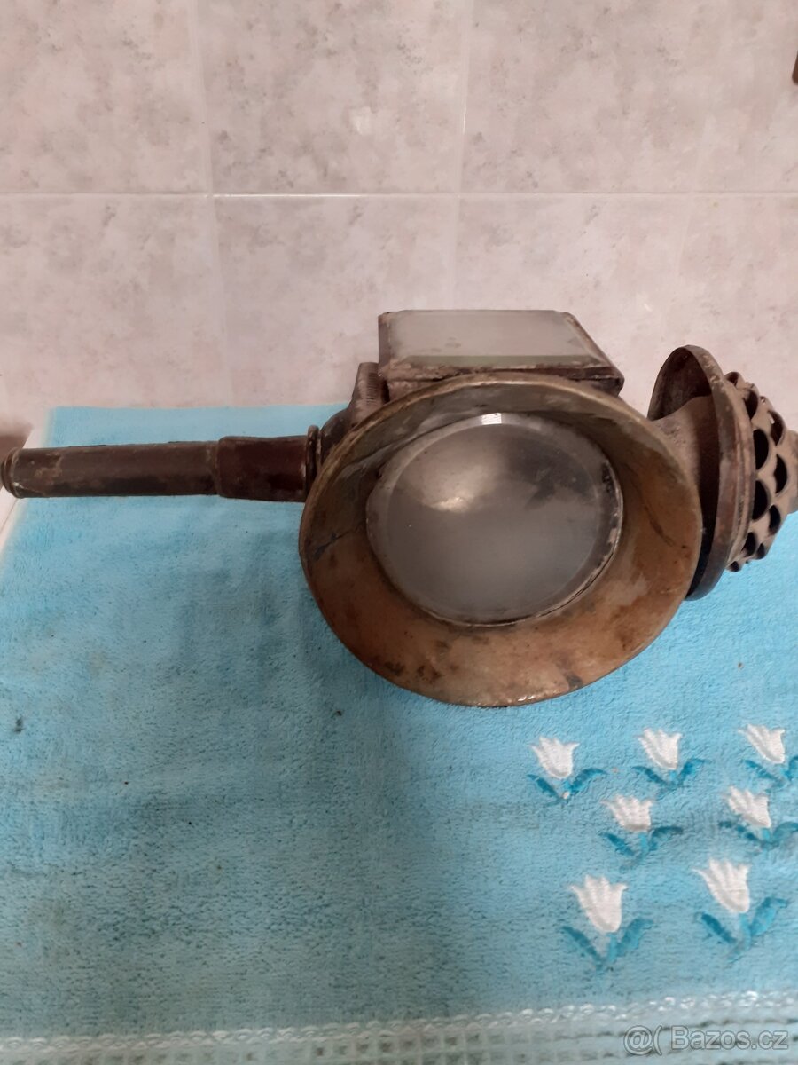 Starodávné lampy ke kočárum, petrolejove lampy