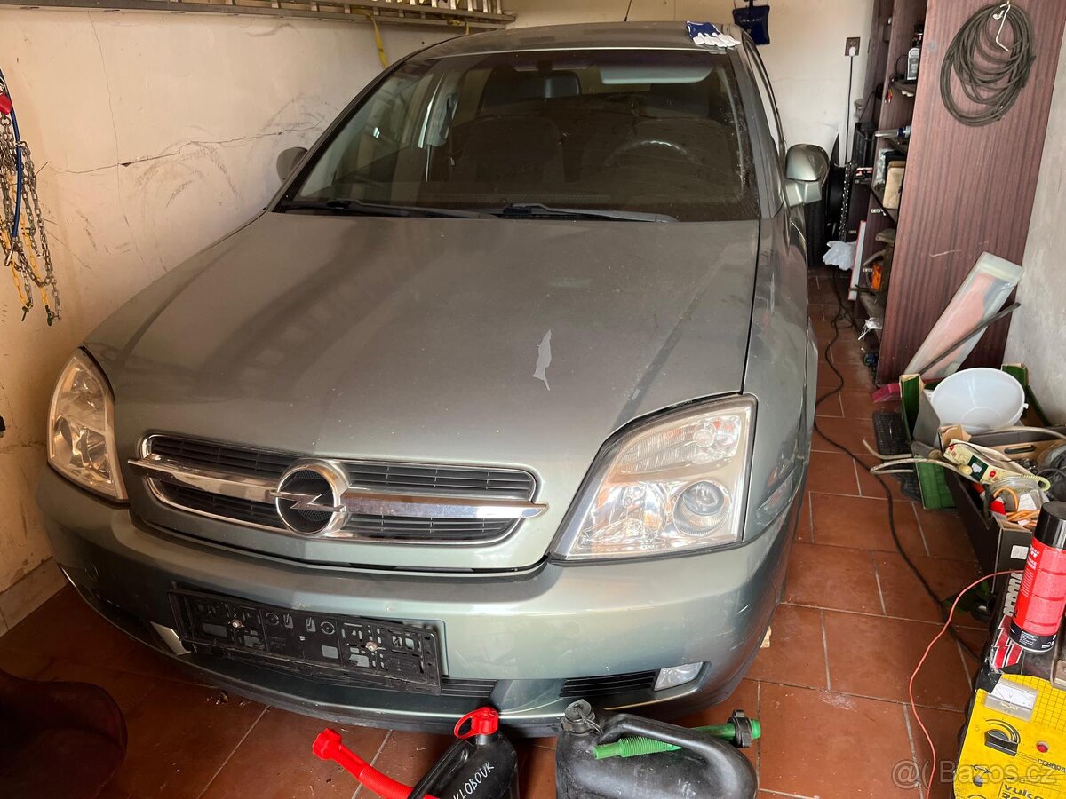Opel Vectra 1,8 limuzína r.v.2003 klima