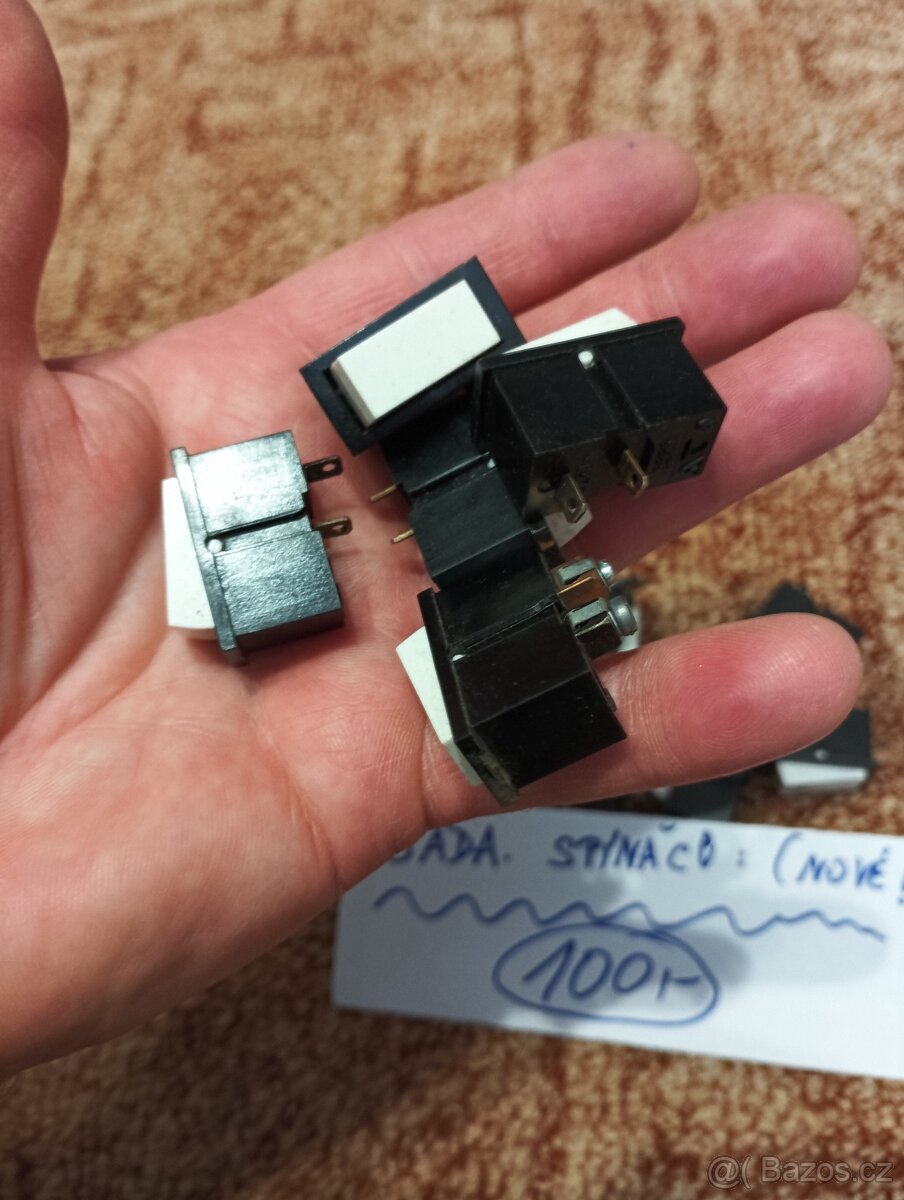 sada nových spinavu