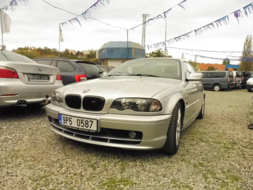 BMW Řada 3, 323 CI