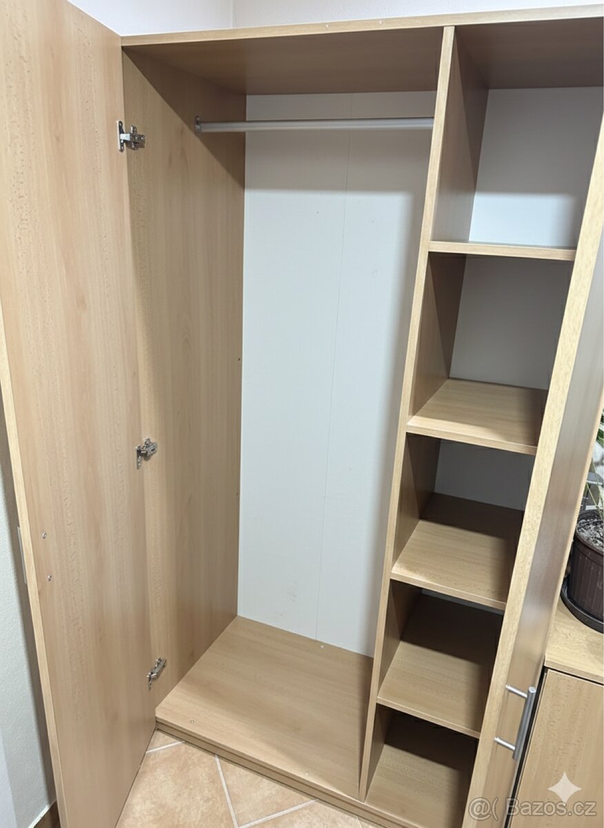 Šatní skříň