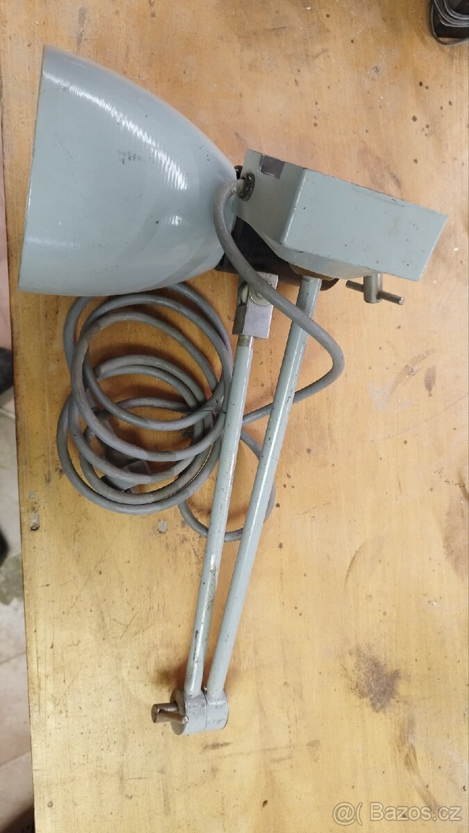 Dílenské retro světlo