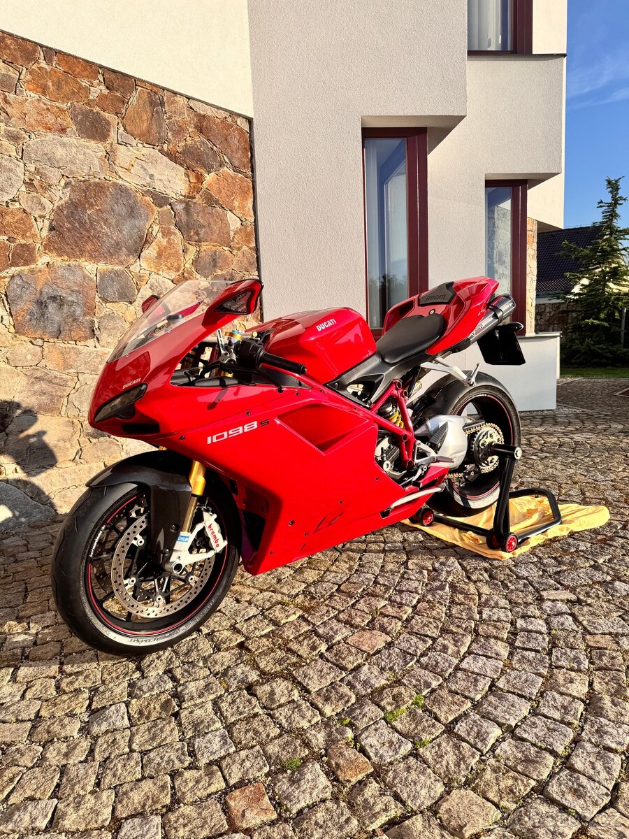 Motorka Ducati 1098s