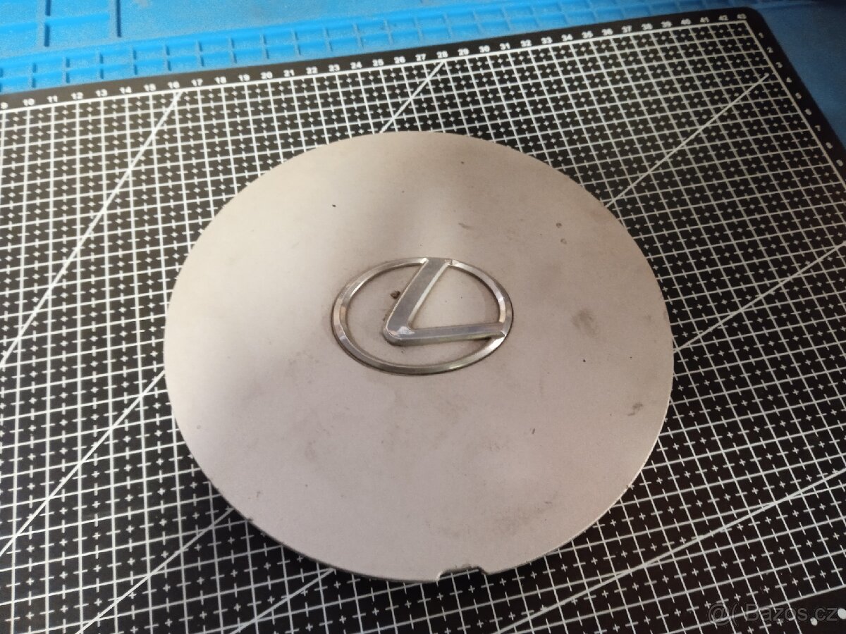 Středová krytka Lexus