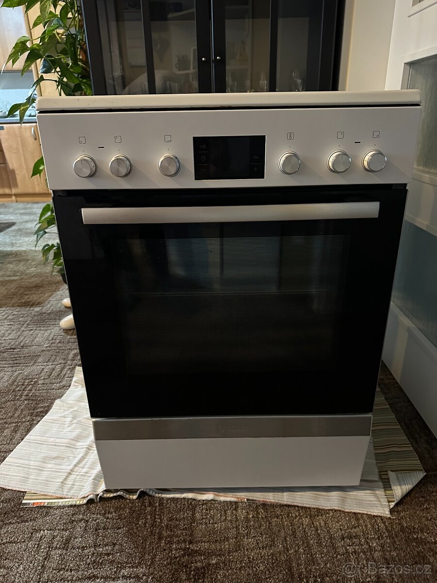 Sklokeramicky sporak a trouba bosch 60cm vše funkční