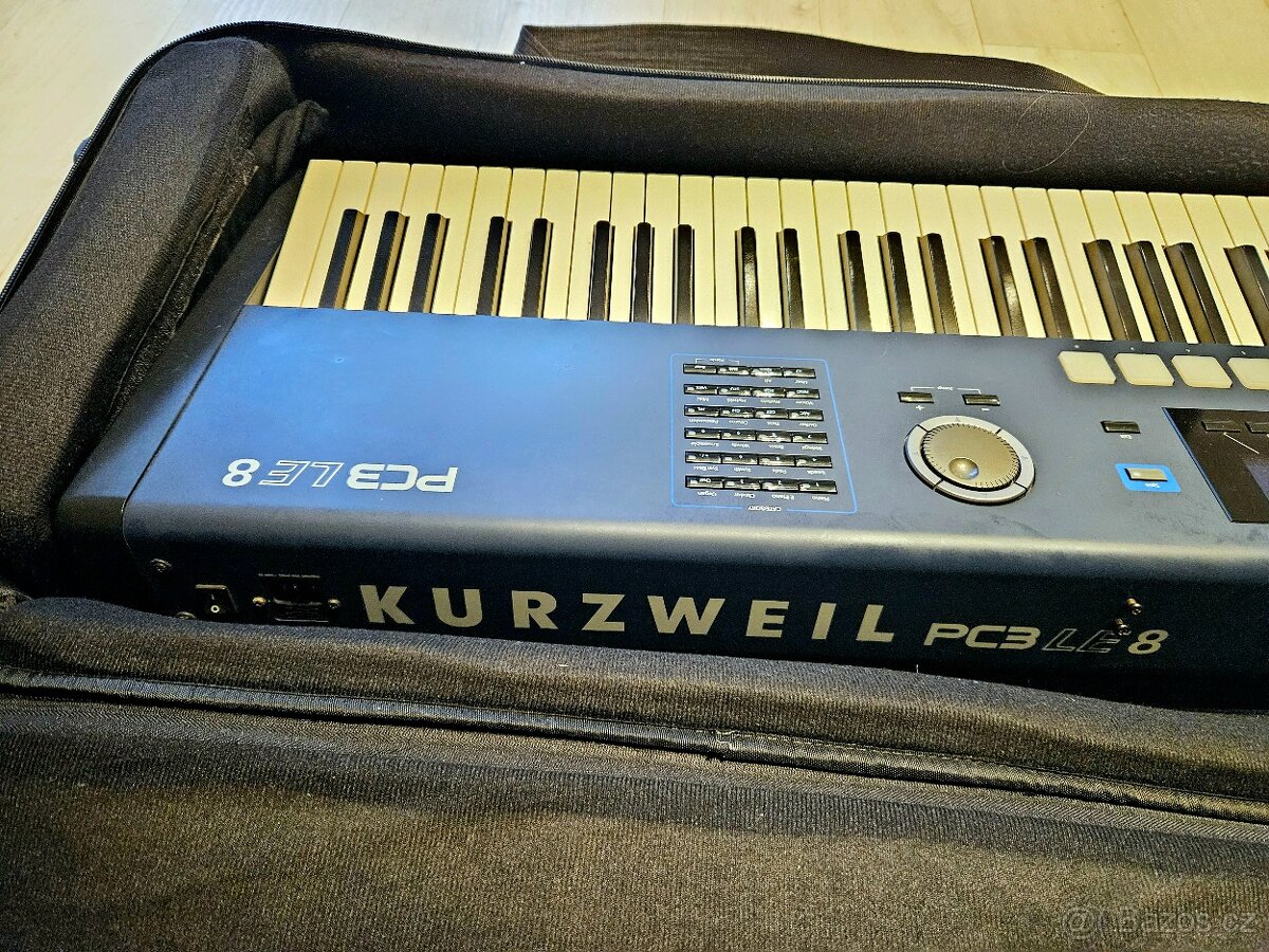 Kurzweil PC3 LE8 stage piano ,klávesy s originálním kufrem