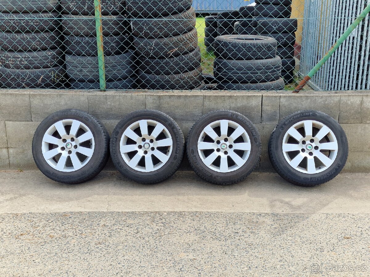 205/55/16 Letni alu kola Škoda Superb