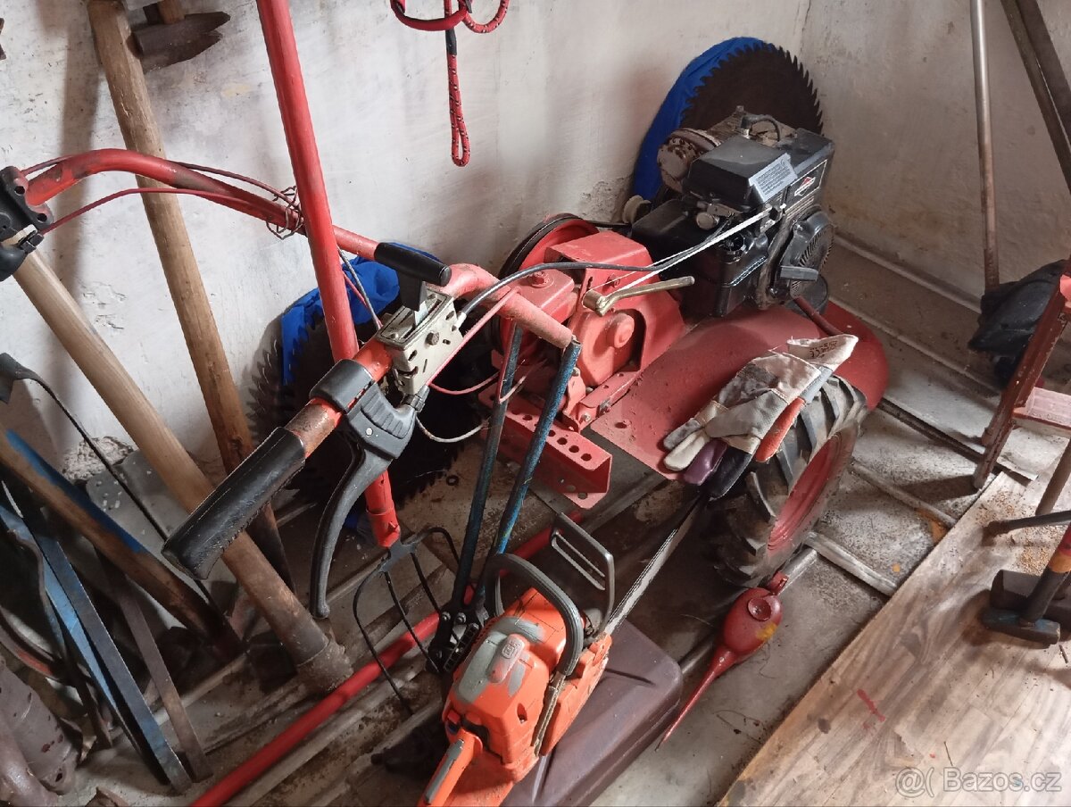 Zahradní technika sekačka,strunovka, vlečka, drtič,