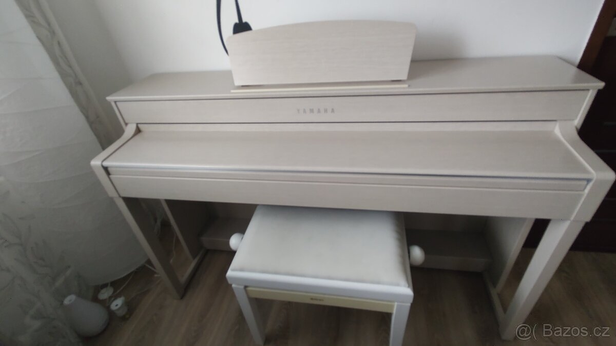 Yamaha CLP-535 WA + stolička