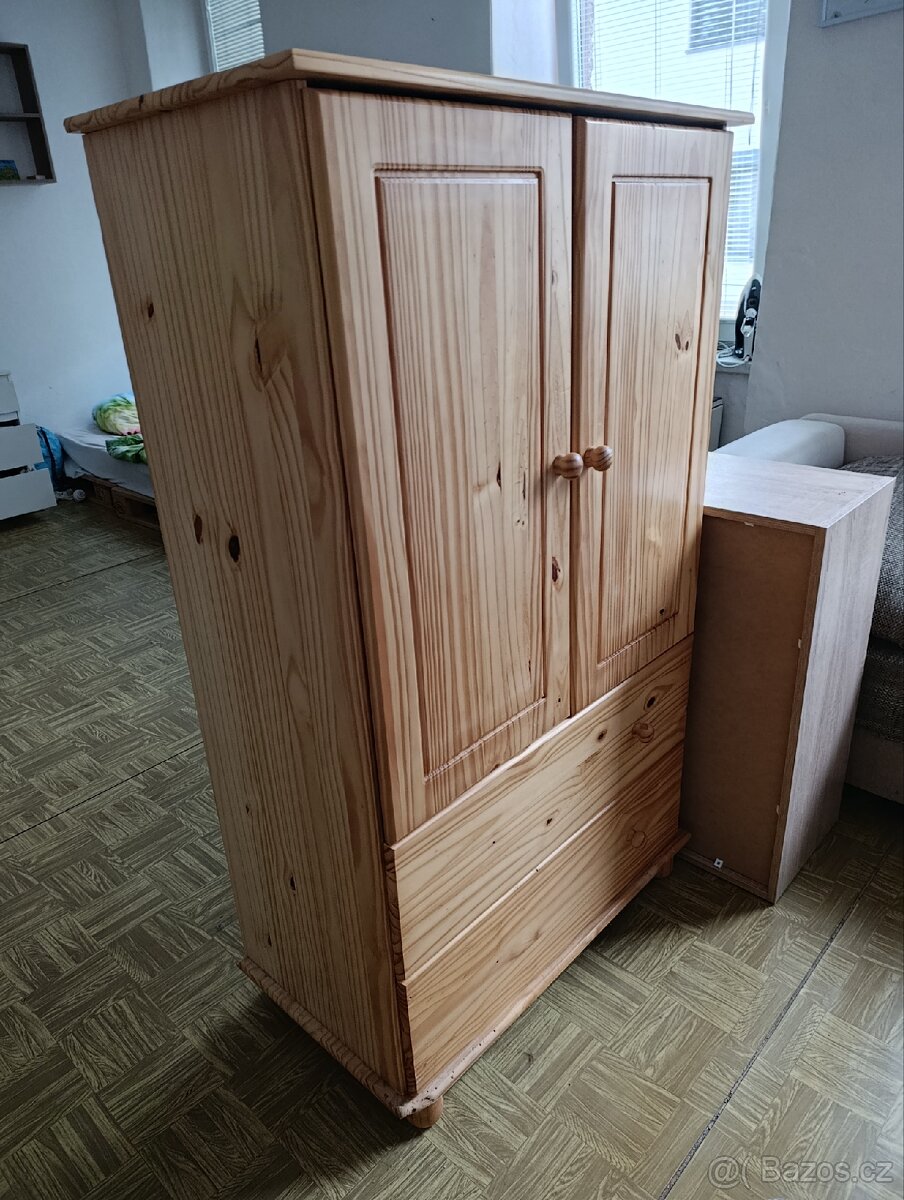 Policová skříň s šuplíky