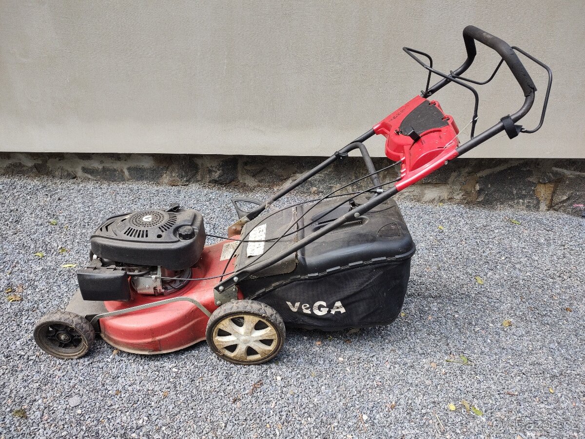 Benzínová sekačka Vega s pojezdem