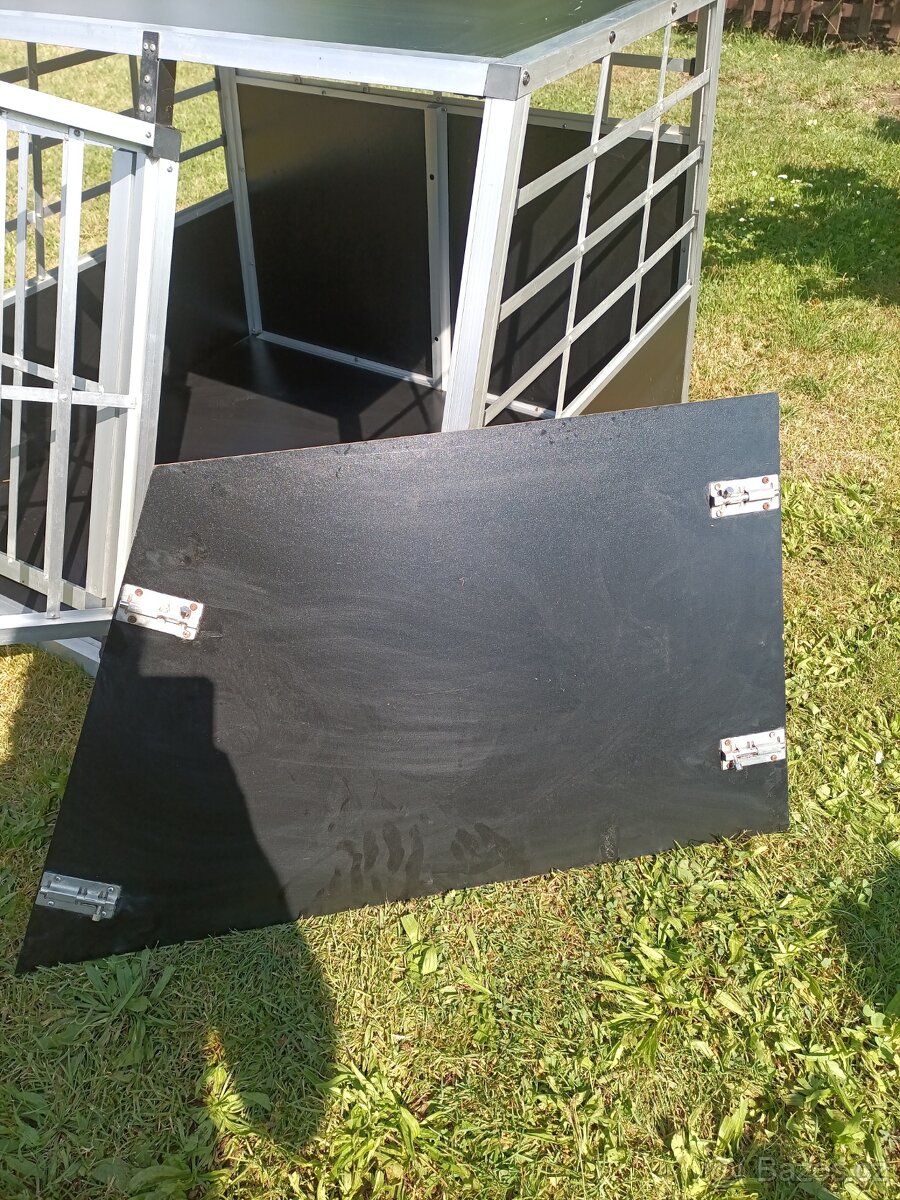 Prodám dvojitý box na psí do auta