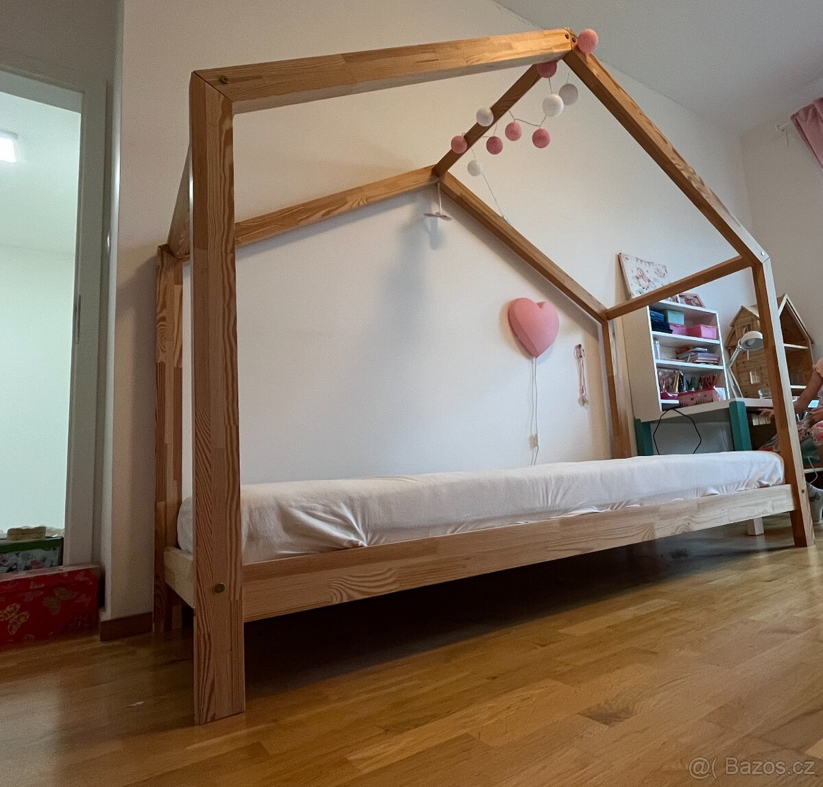 domečková Dětská postel z masivu, DOMEČEK