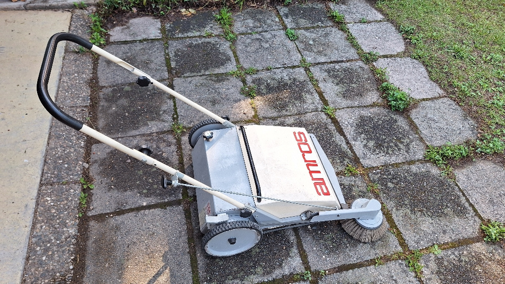 Zametací stroj stará poctivá kovová konstrukce