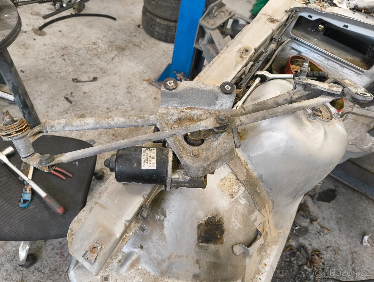 Mechanismus stěračů BMW E36 coupé