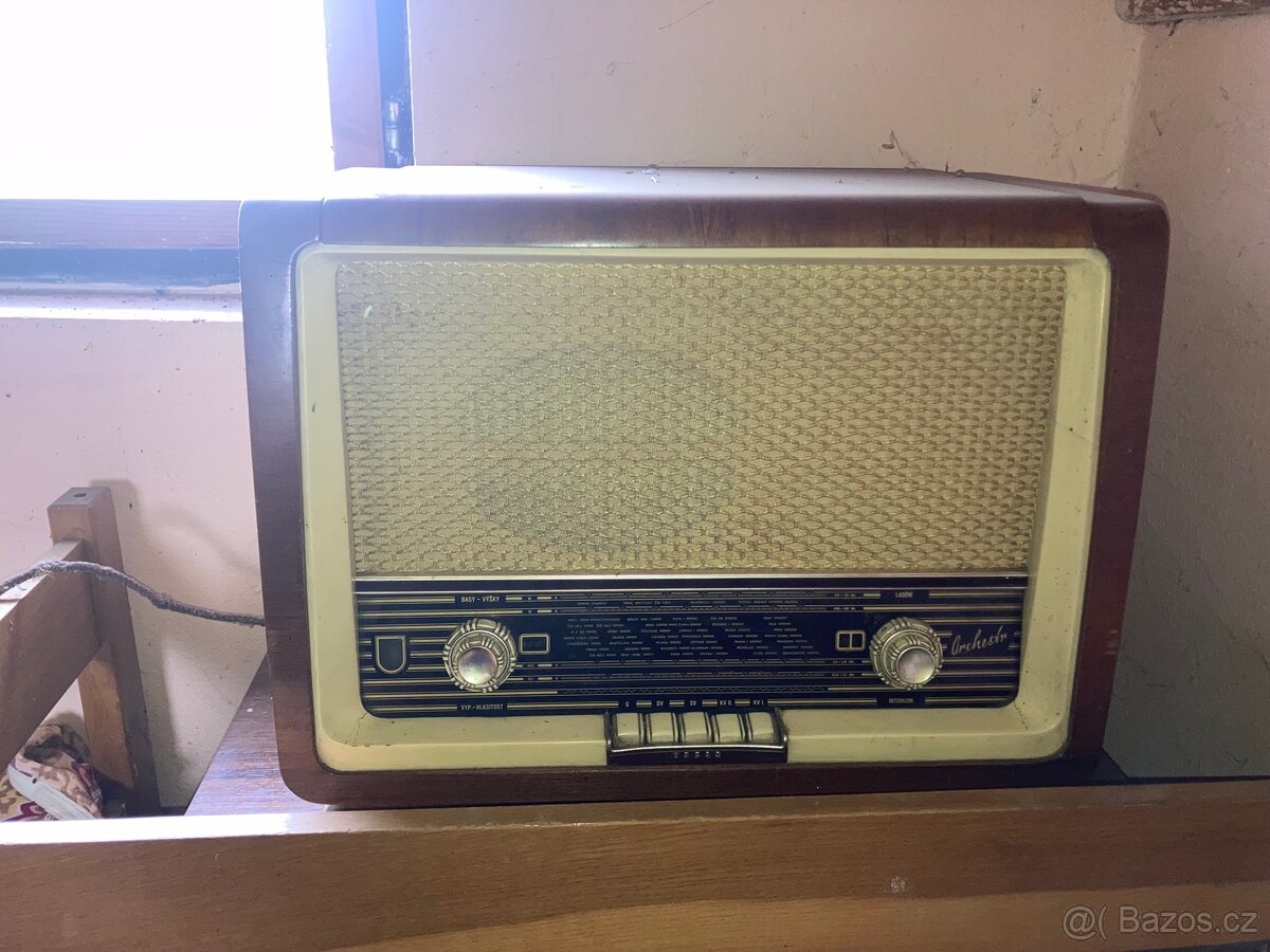 Retro rádio Tesla Orcherstr