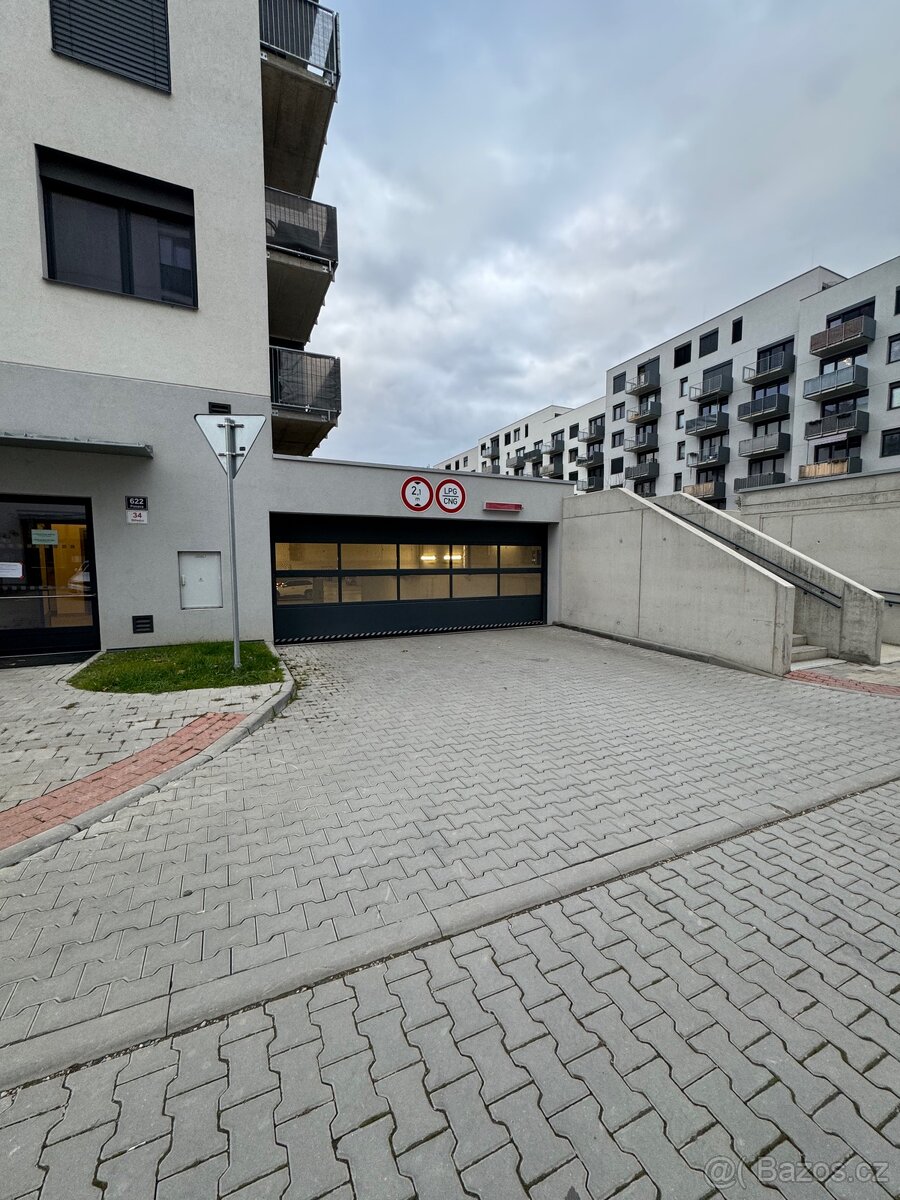 Pronájem garážového stání 14 m² Střední, Brno - Ponava