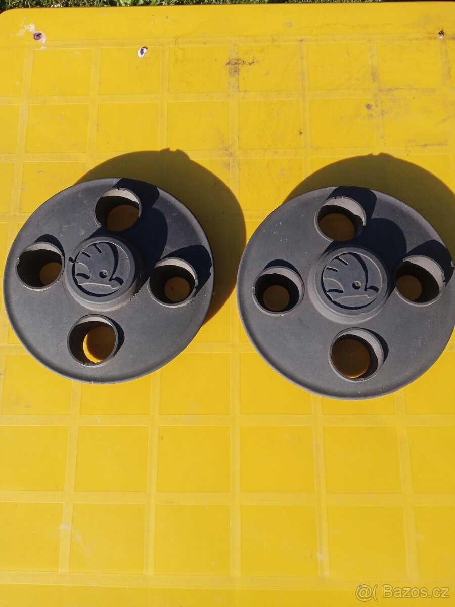 Pokličky plechových kol Škoda Favorit