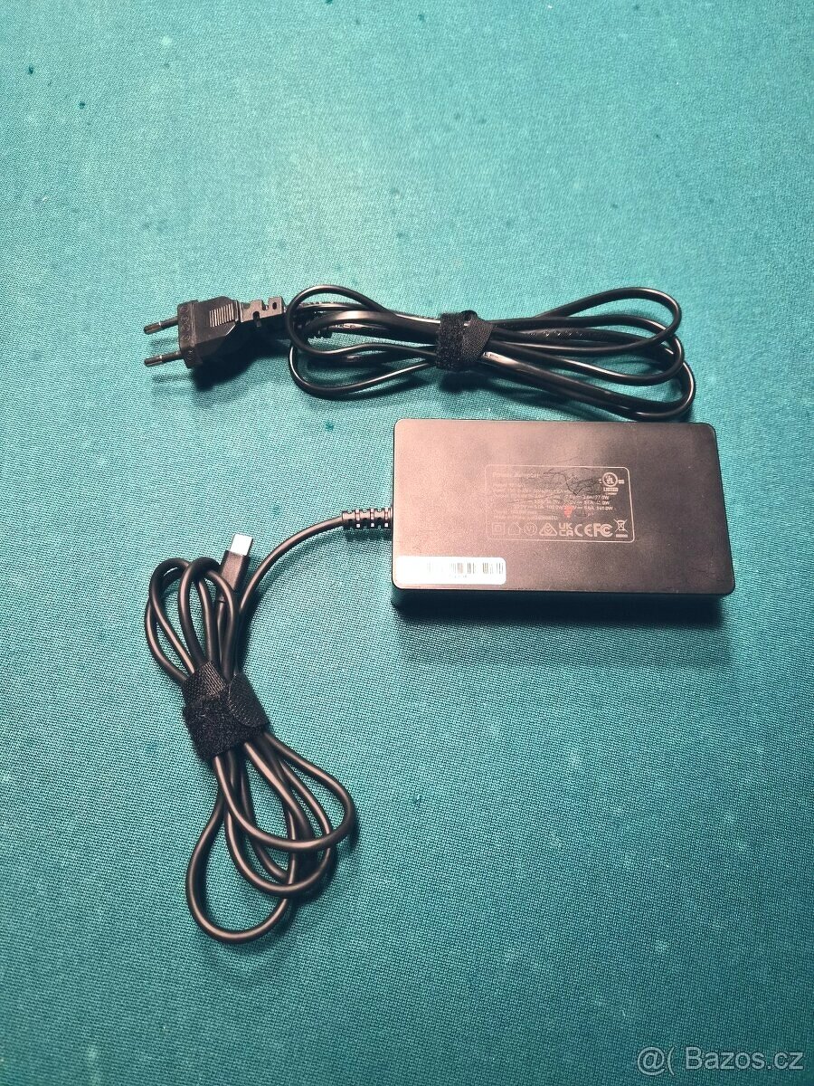 USB-C Power Delivery zdroj o výkonu 140 W (model TP14A1).