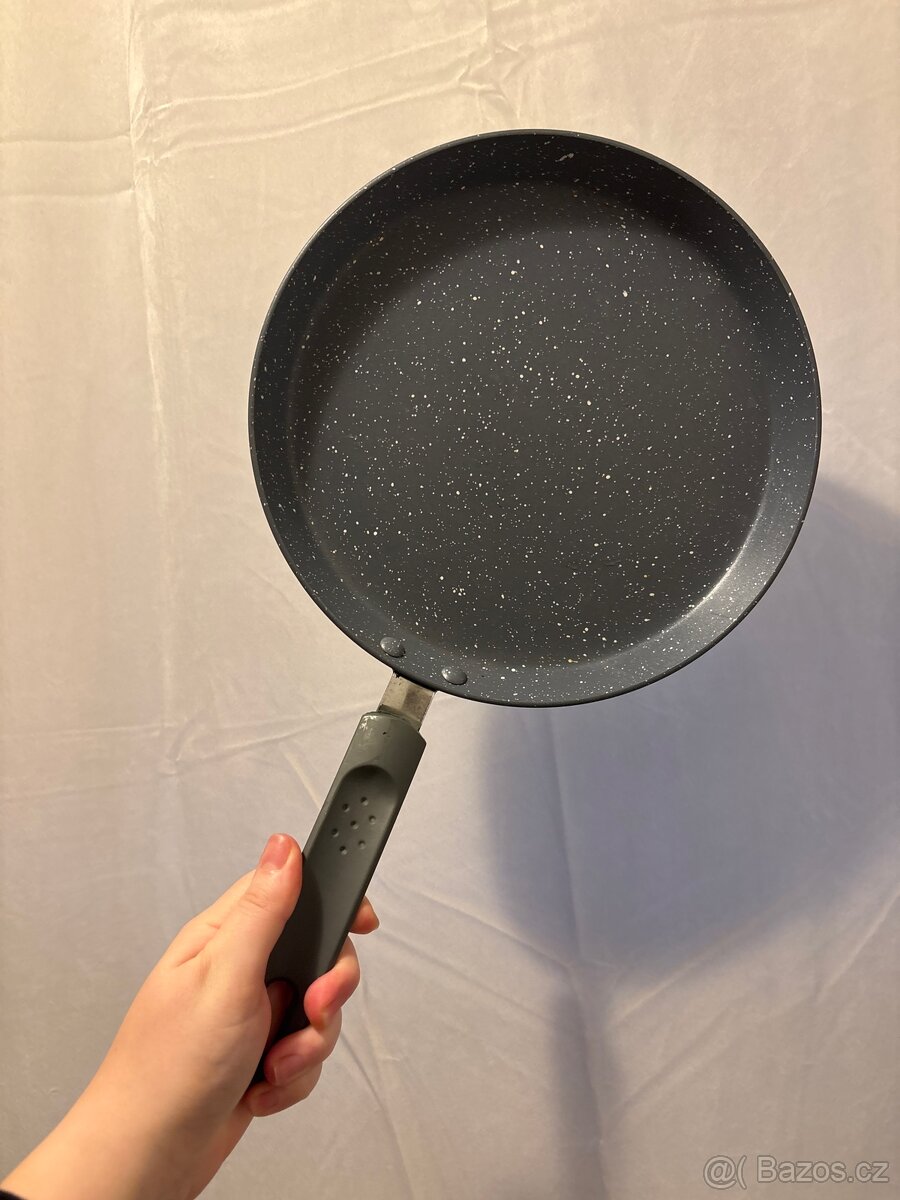 Prodám pánev na smažení