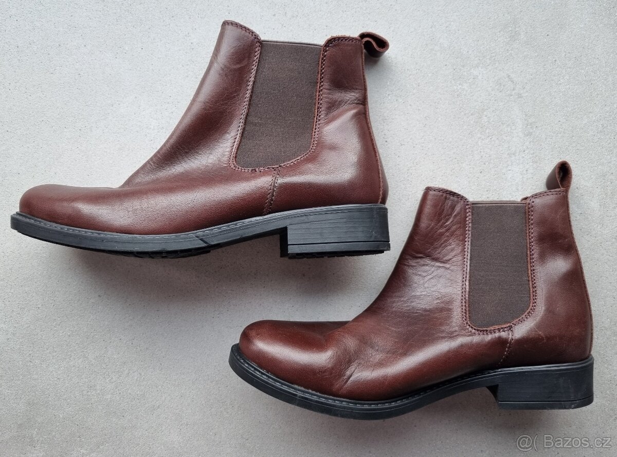 Krásné dámské kožené boty