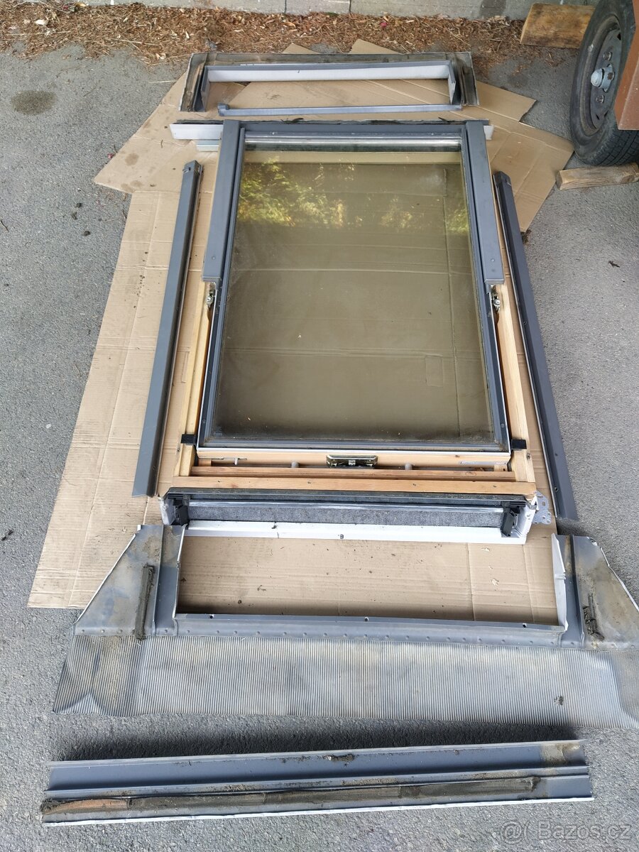 střešní okno Velux 94x140 s oplechováním