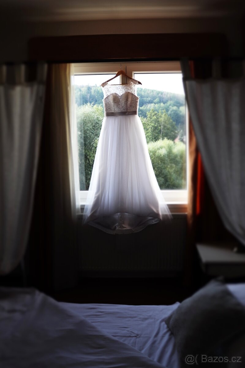 Krásné svatební šaty vel. XS-M + svatební doplňky zdarma