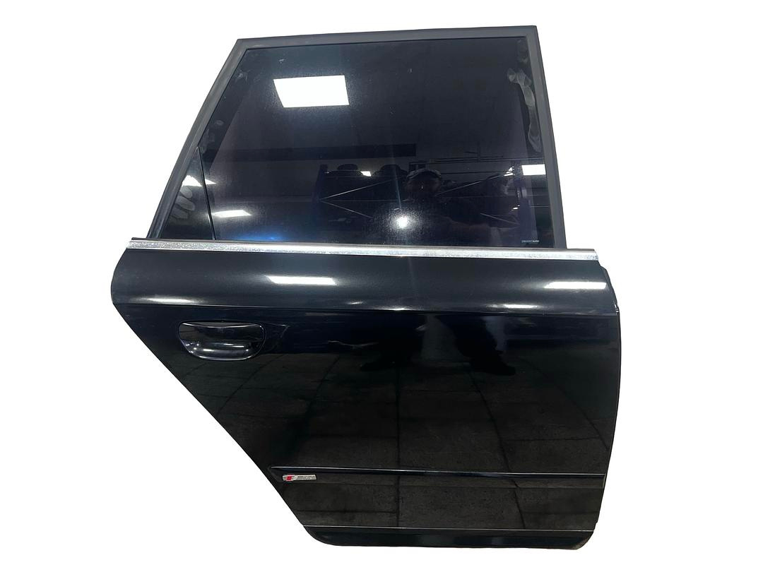 Pravé zadní dveře černá LZ9Y Audi A4 B7 8E avant r.v. 2007