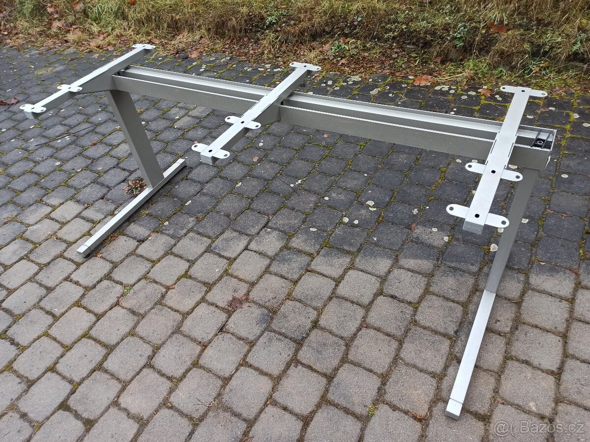 Kancelářské stoly techo