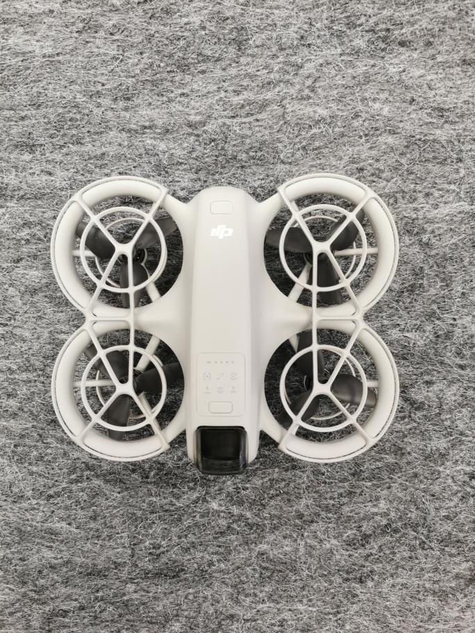 Dron DJI NEO + příslušenství, možné i s ovladačem RC-N3