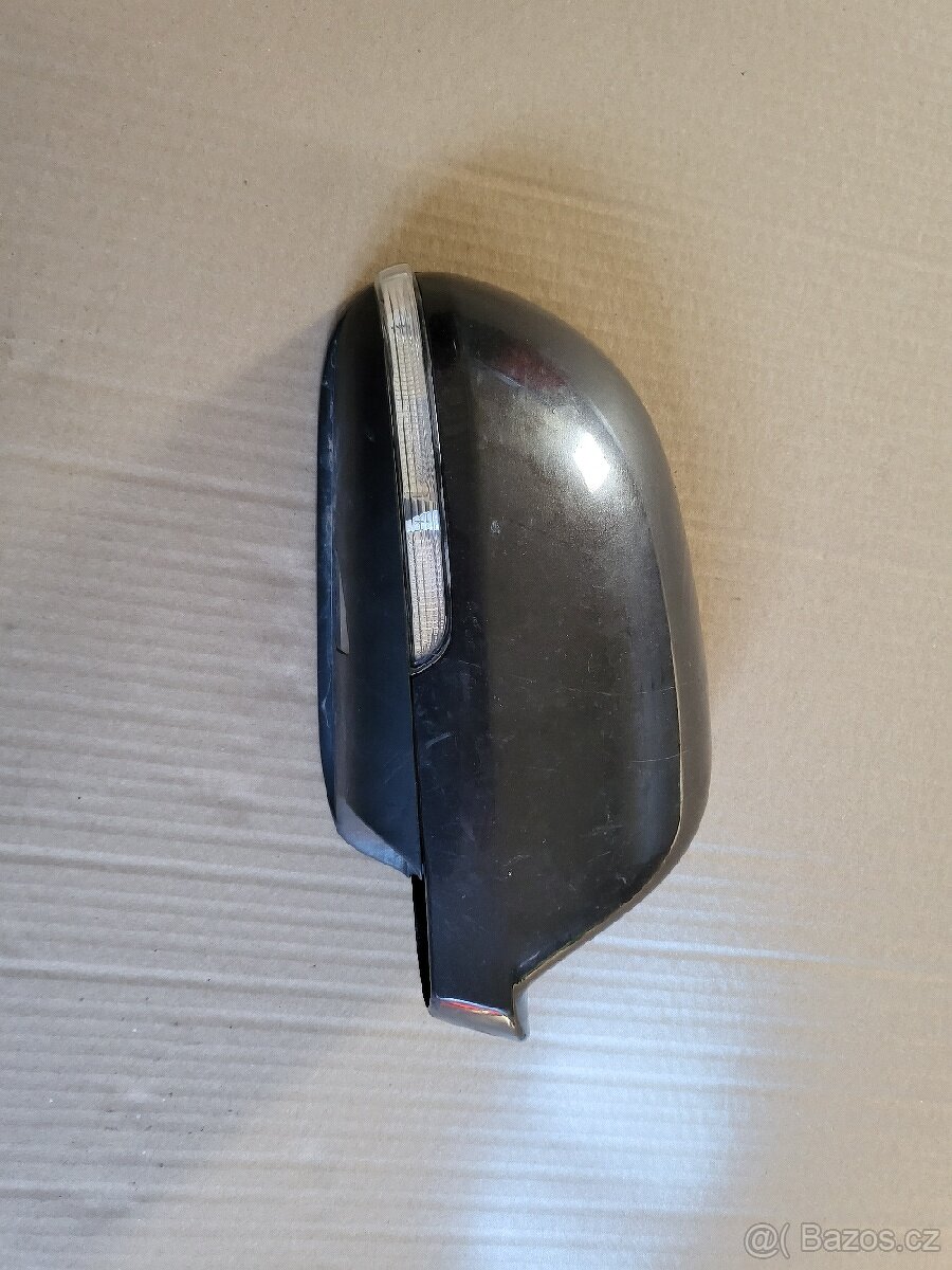Kryt zrcátka pravý Škoda Superb 2