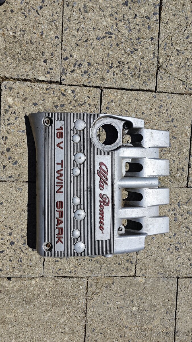 Horní kryt motoru A.R