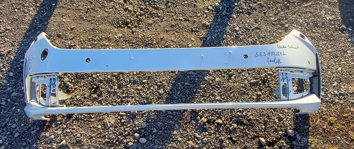 Přední nárazník Škoda Octavia 4 facelift 5E3807221L