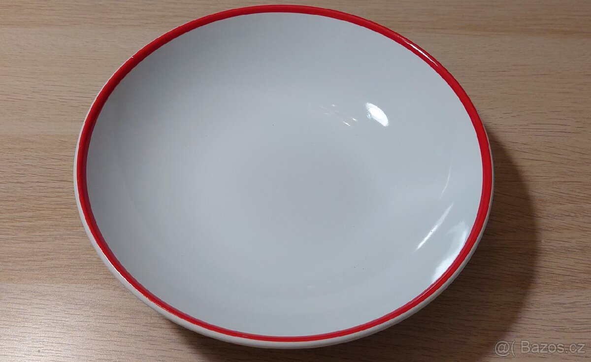 Bílý hluboký smaltovaný talíř F&F home Basic