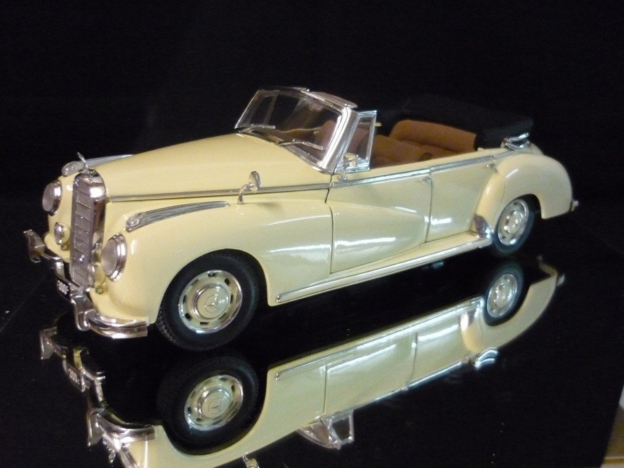 Model 1:18 Mercedes 300c W186 Cabriolet 1955 Ricko