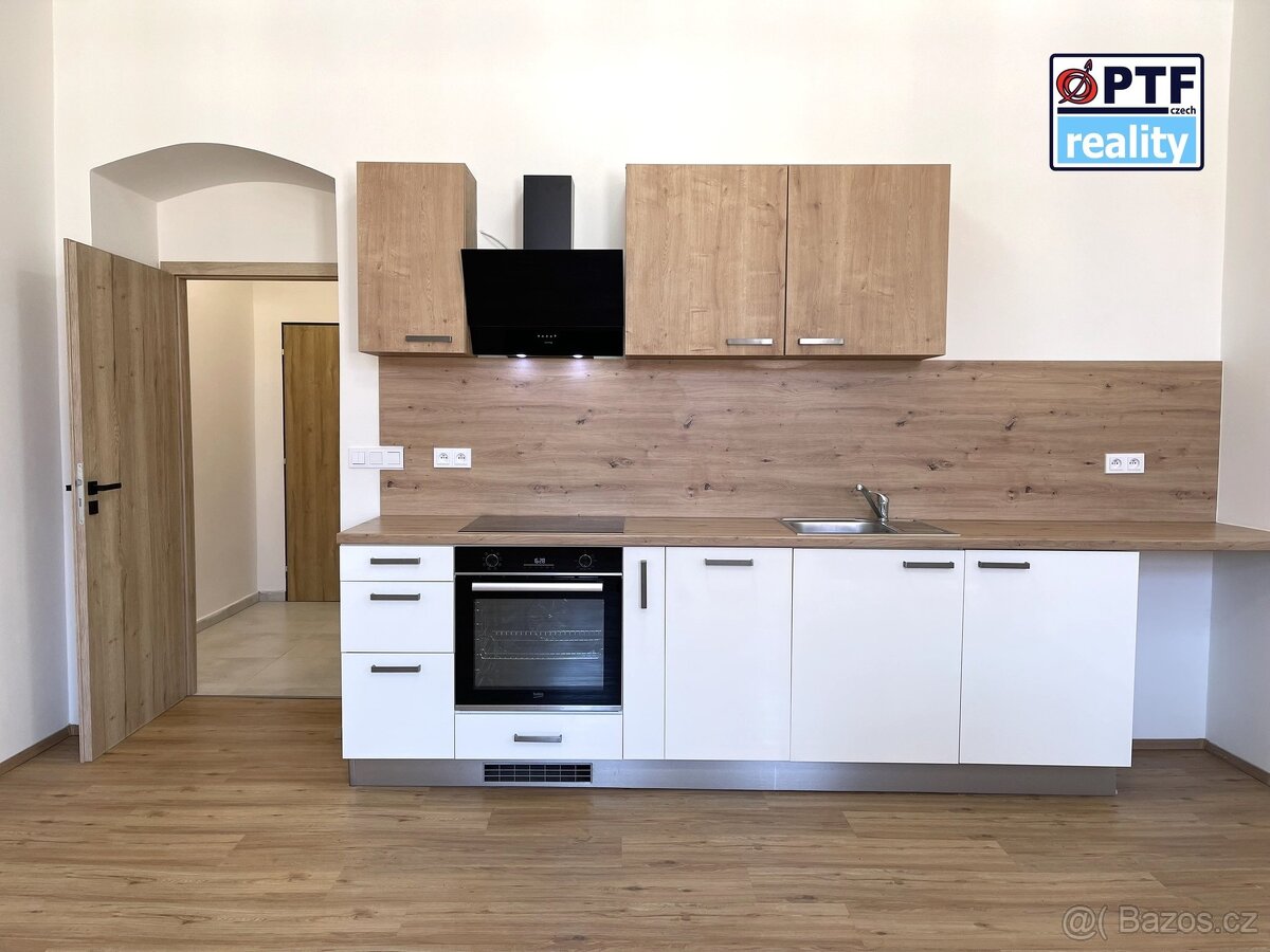 Pronájem světlého bytu 1+kk po rekonstrukci – Plzeň, Koterov