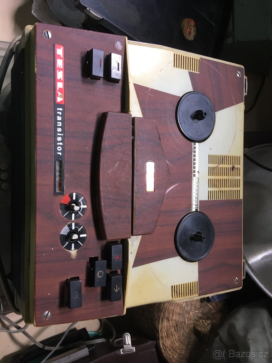 Kotoucovy magnetofon Tesla B42