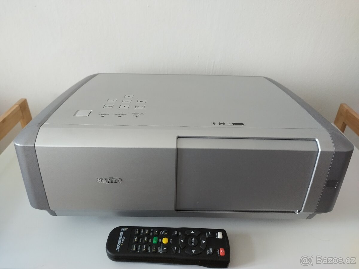 LCD projektor Sanyo PLV Z4