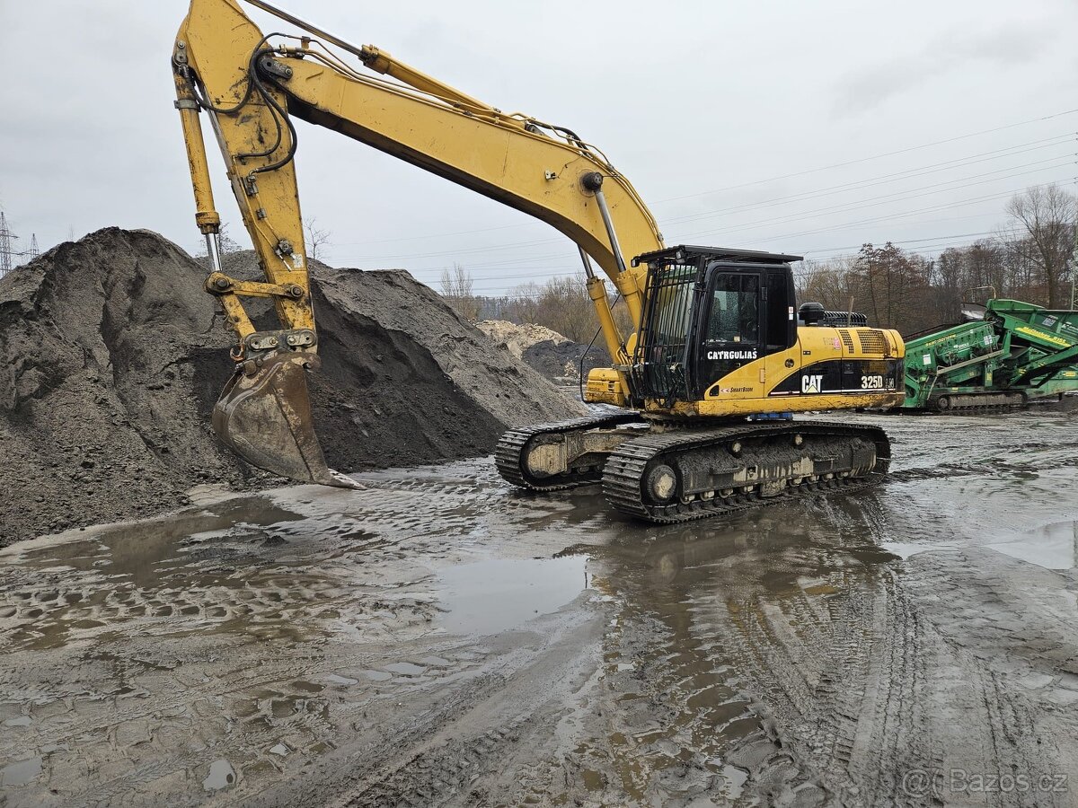 Pásové rypadlo Caterpillar 325D