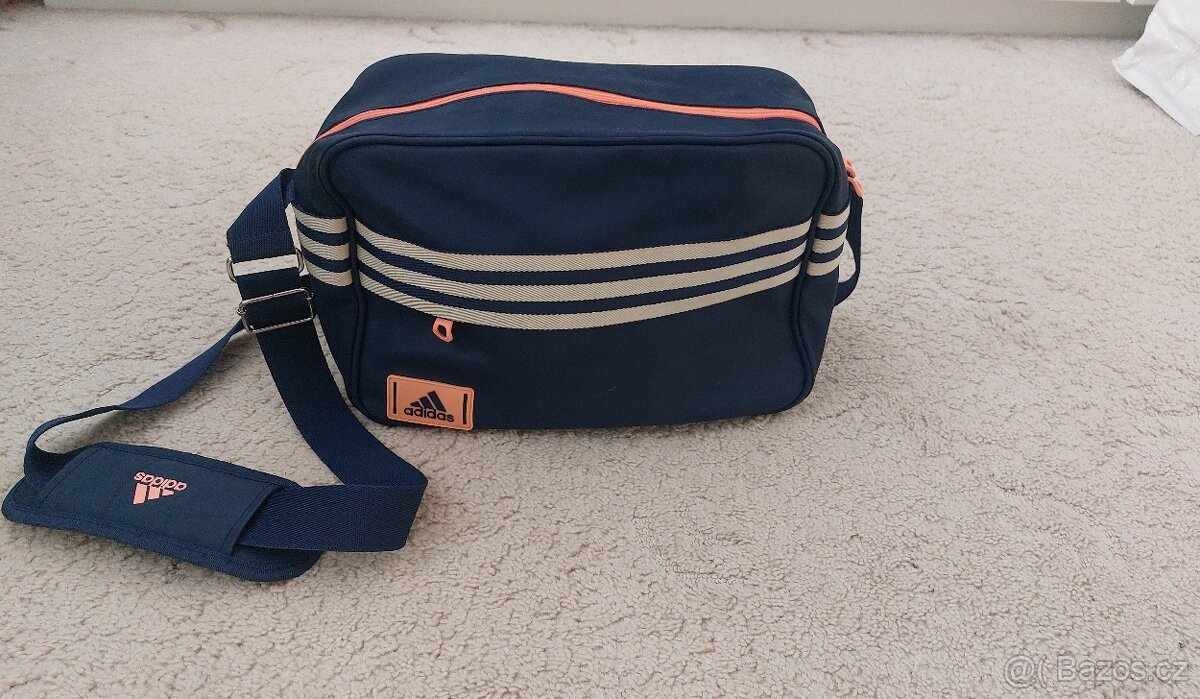 pěkná, praktcká, prostorná unisex taška Adidas