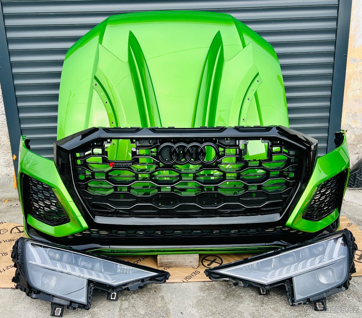 Audi RSQ8 naraznik světla matrix kapota blatniky
