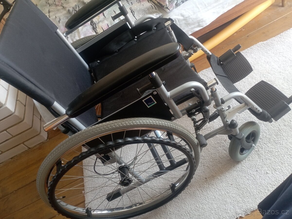 Invalidní skládací vozík