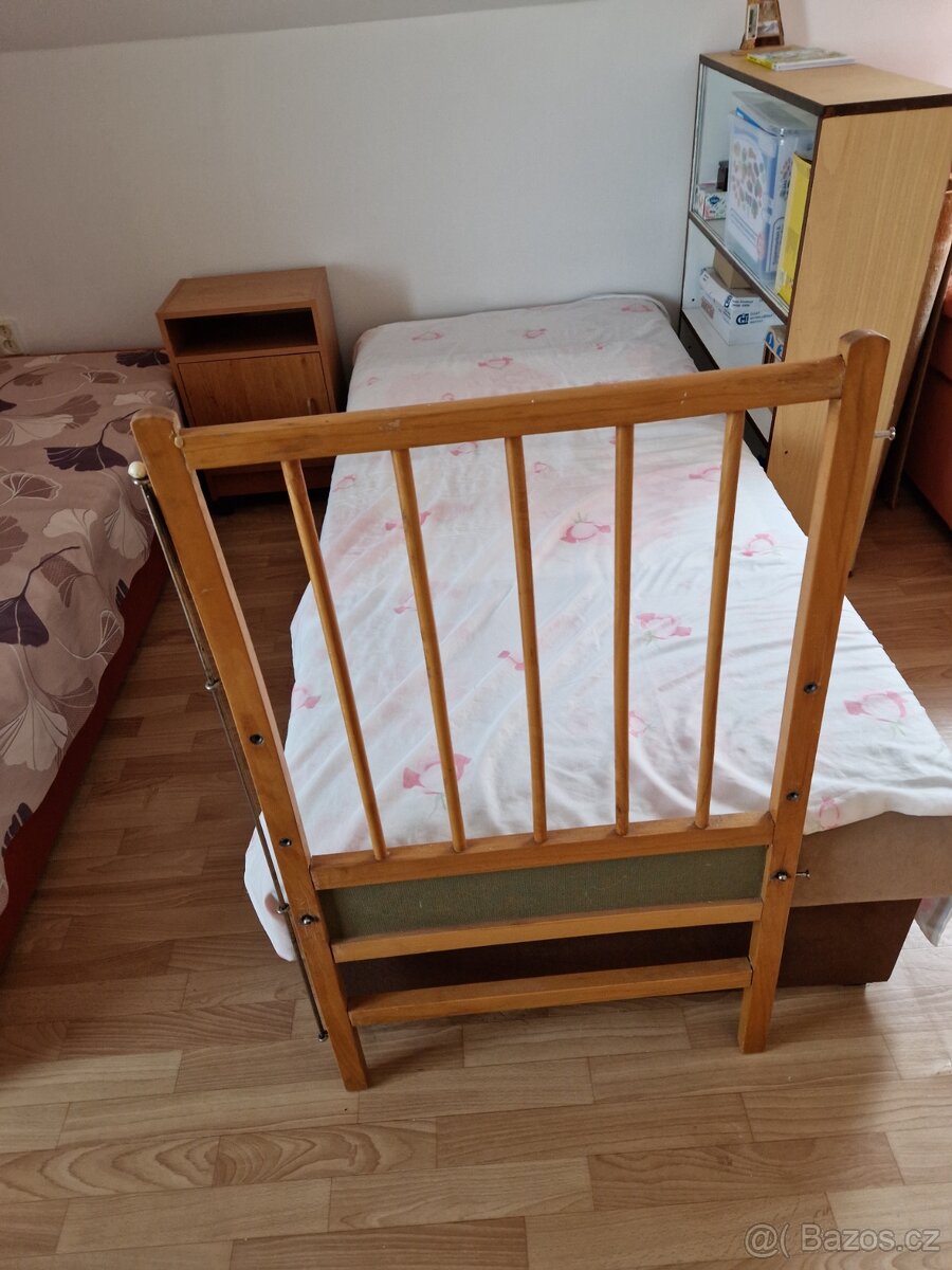 dřevěná postýlka dubová