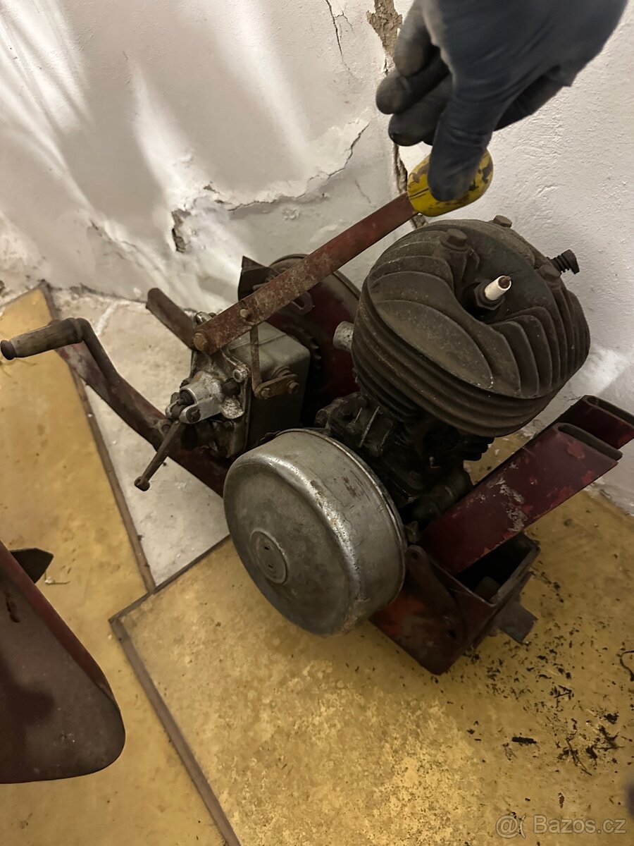 Jawa 250 Přírubová - Motor a převodovka