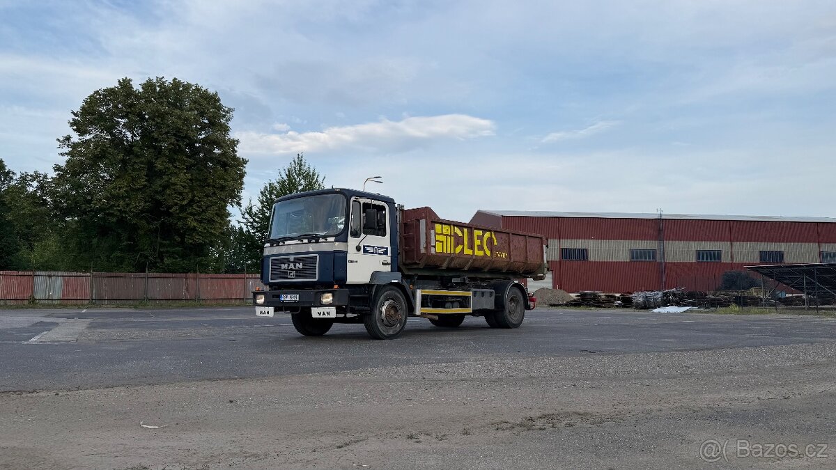 Pronájem kontejnerů a jejich odvoz - kontejnerová doprava
