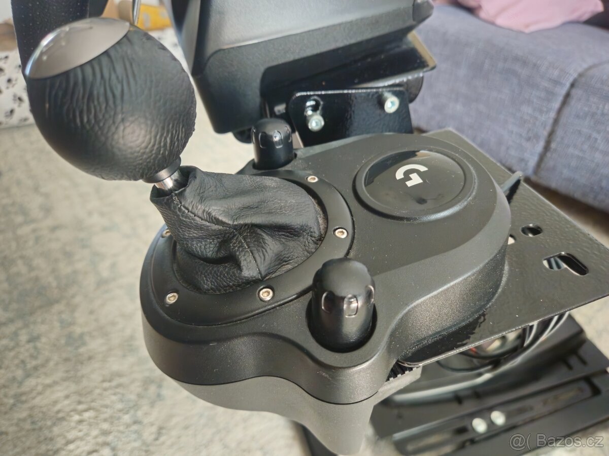 Volant Logitech g920 + Logitech force shifter + stojan