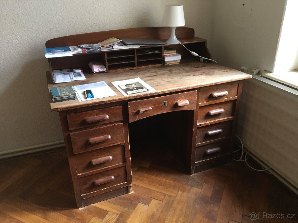 velký starožitný psací stůl s nástavcem