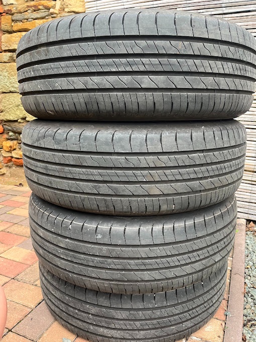Pneu Goodyear Efficient Grip 2 215/60 R17