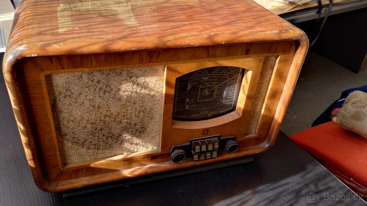 Starožitné rádio Philips z 30 let
